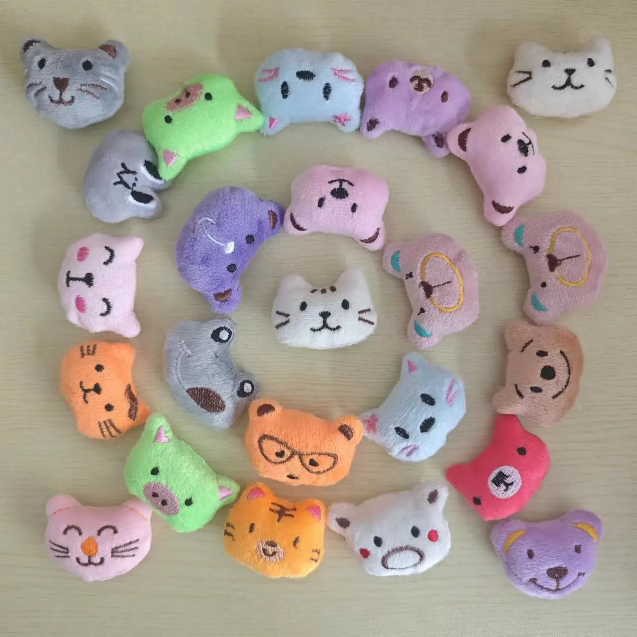 มินิน่ารักตุ๊กตาสัตว์ตุ๊กตา 5- - Claw Crane Machine บทวิจารณ์และราคา